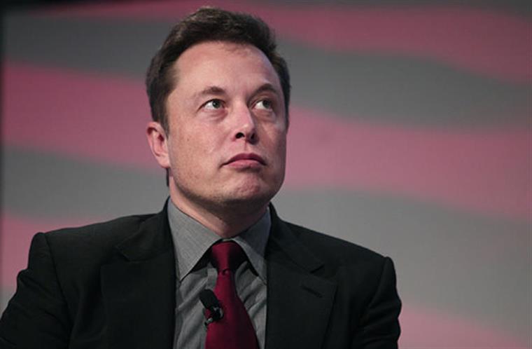 Elon Musk nega relação a três com Amber Heard e Cara Delevigne