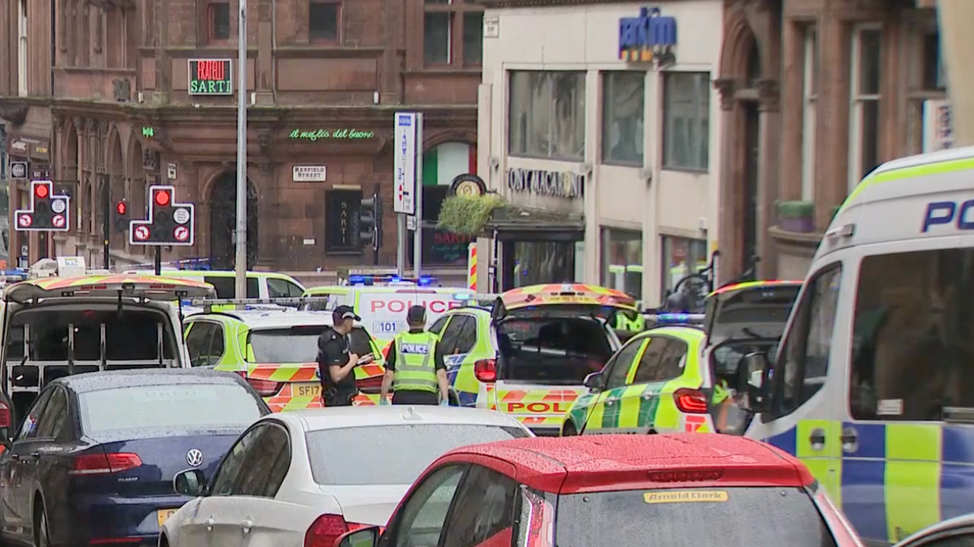 Várias pessoas esfaqueadas em ataque em Glasgow