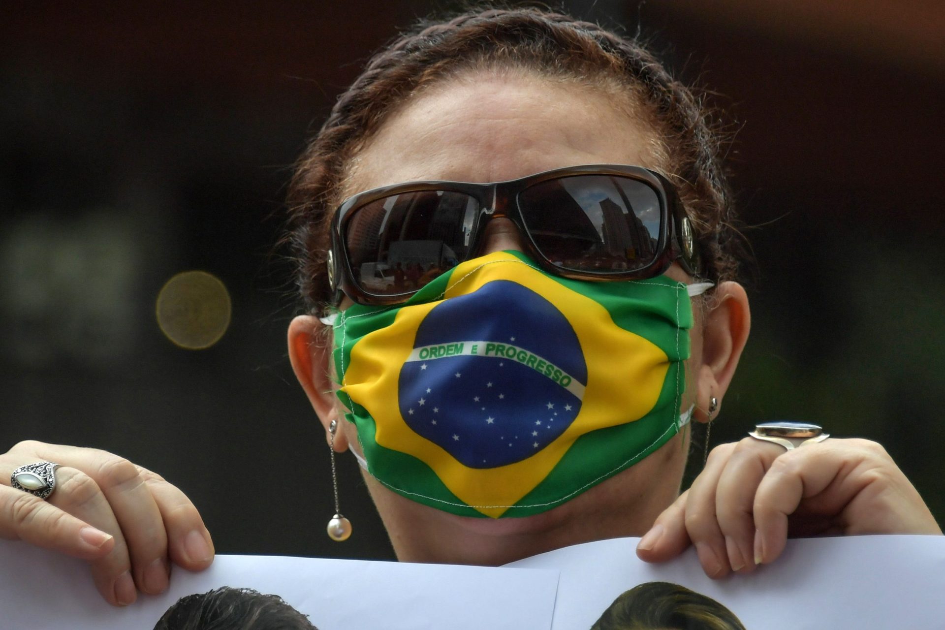 Brasil é agora o terceiro país com mais mortes por covid-19