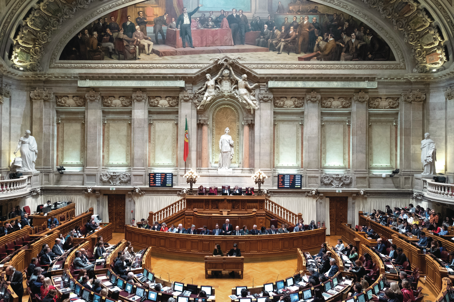 Aprovado “período de nojo” para governantes transitarem para Banco de Portugal no dia em que Centeno deixa Executivo