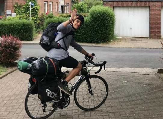 Da Escócia à Grécia: jovem de 20 anos aventura-se em viagem de bicicleta para se juntar à família