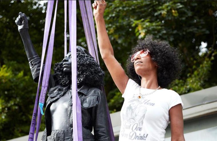 Black Lives Matter. Estátua de mulher negra foi retirada em menos de 24 horas