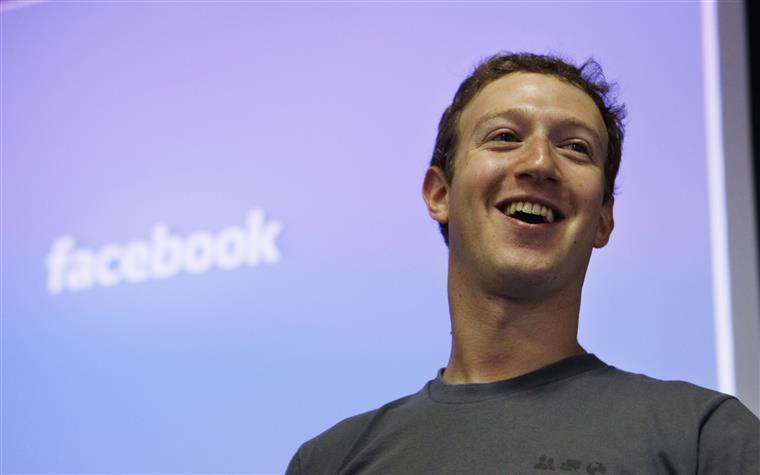 Fotografia de Mark Zuckerberg na praia torna-se viral