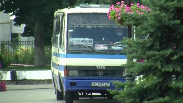 Ucrânia. Homem que fez reféns em autocarro liberta três pessoas