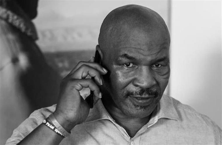 Mike Tyson volta ao ringue após 15 anos