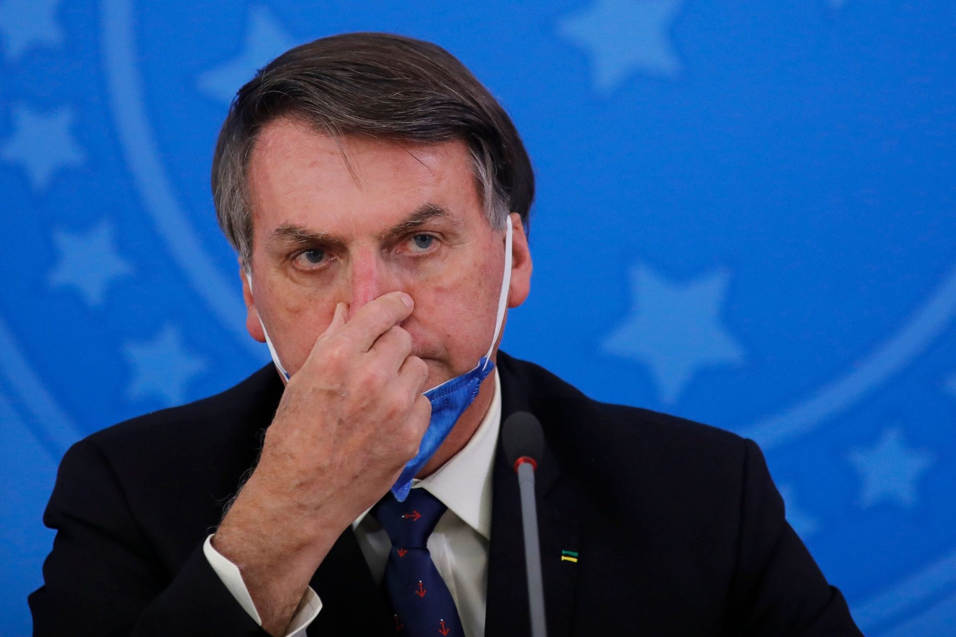 Bolsonaro acusa positivo em teste à covid-19