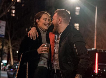 Conor McGregor e Dee Devlin estão noivos depois de 12 anos de namoro
