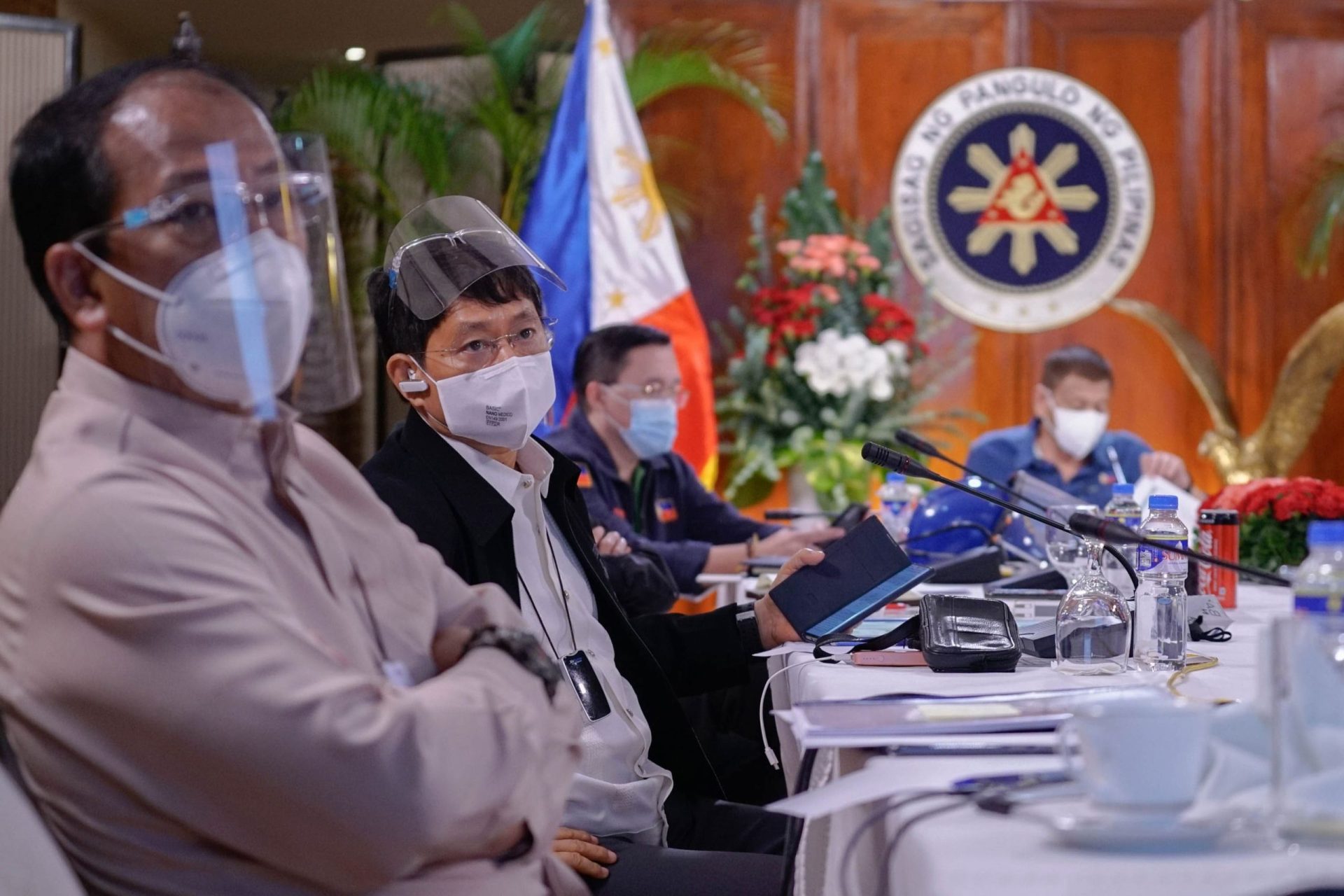 Ministro filipino Eduardo Ano voltou a testar positivo à covid-19