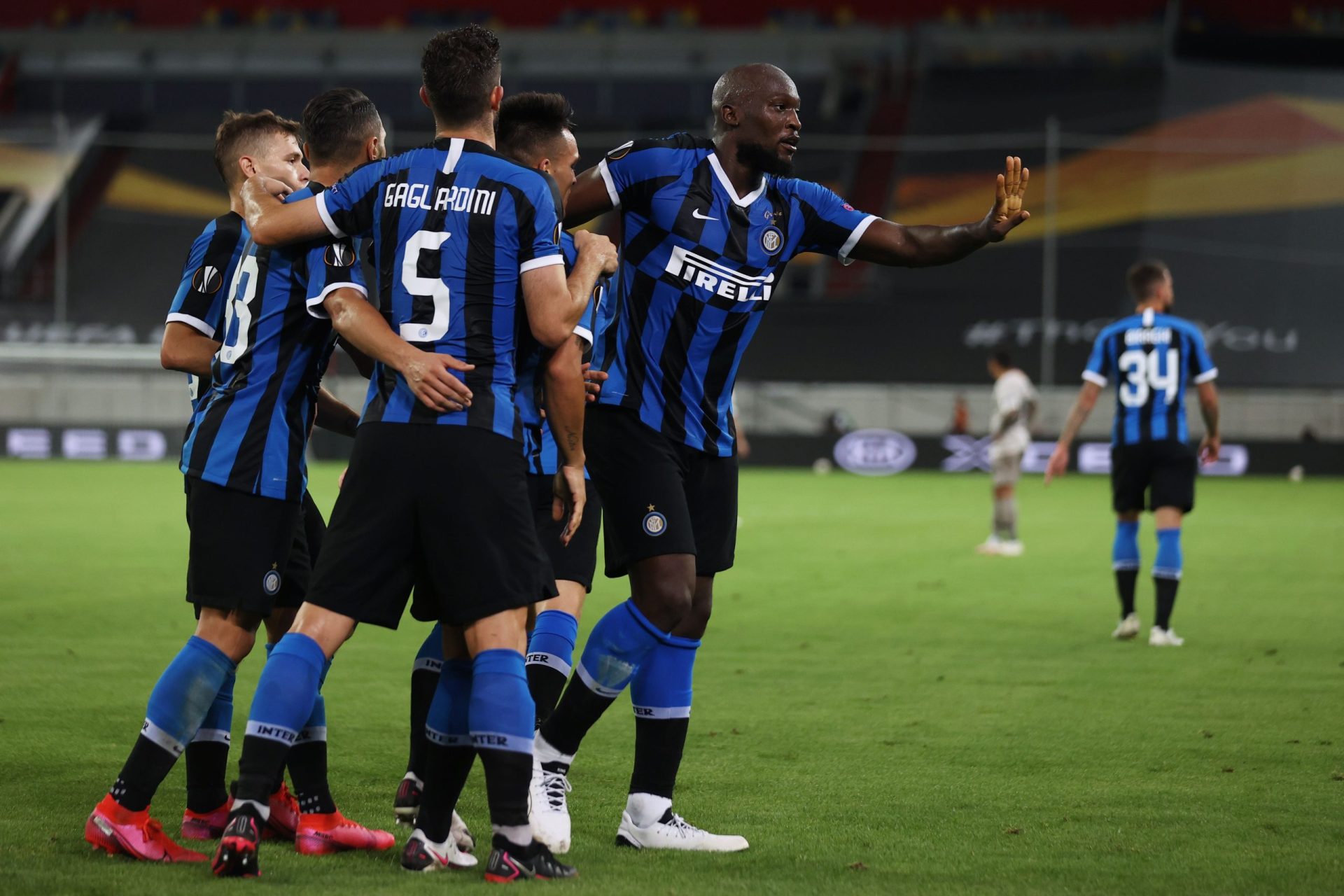 Inter goleia Shakhtar e marca encontro com o Sevilha na final da Liga Europa