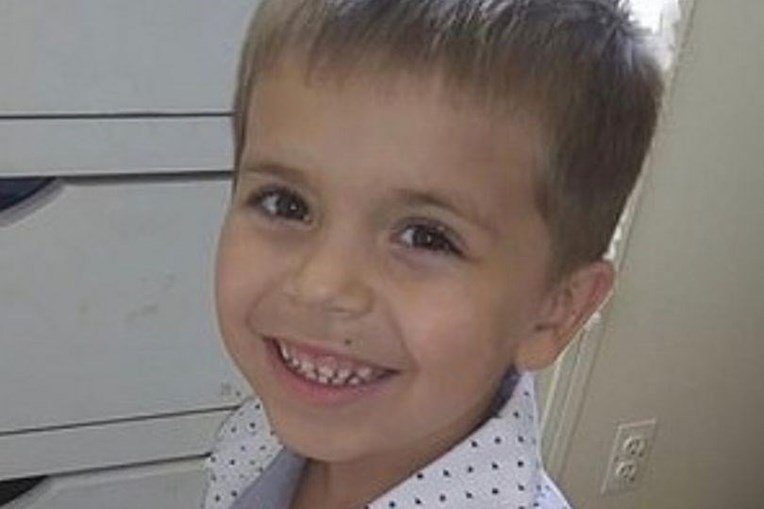 Guarda prisional suspenso por dizer que menino de cinco anos morto a tiro se devia ter desviado