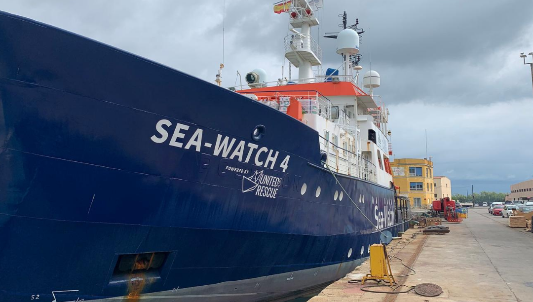Embarcação Sea-Watch 4 resgata 104 migrantes no Mediterrâneo