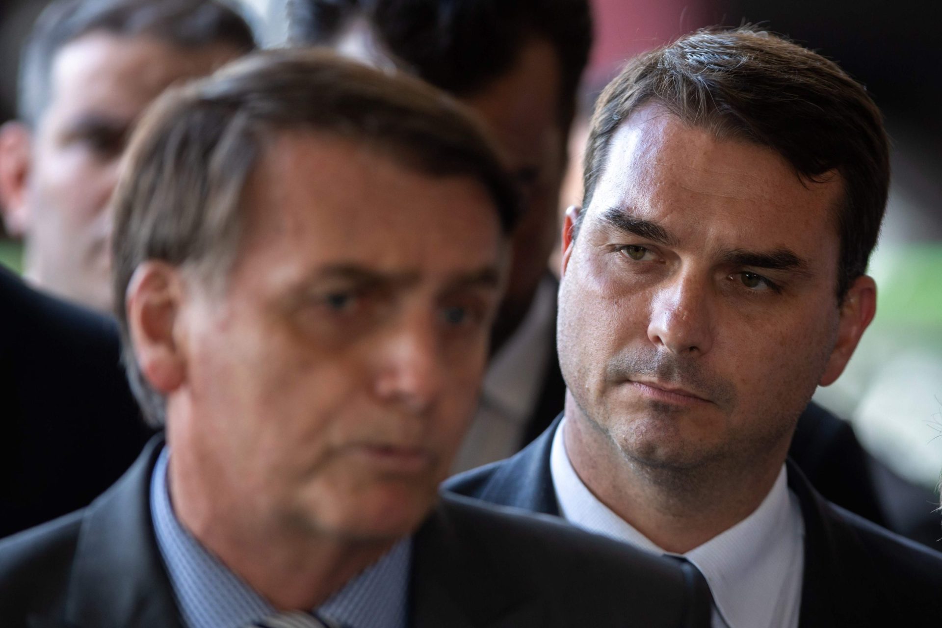 Filho mais velho de Bolsonaro confirma que também foi infetado
