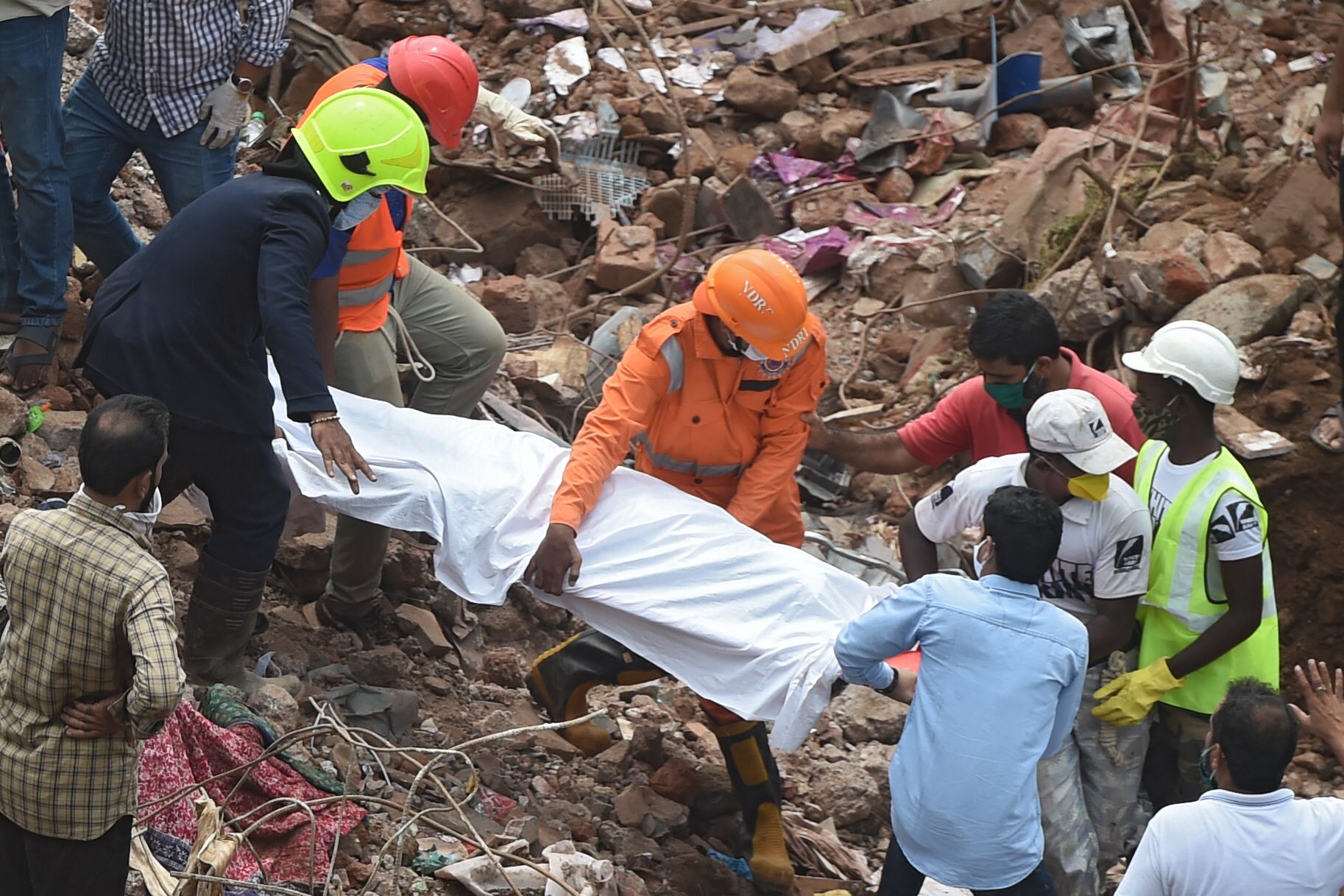 Desabamento de prédio na Índia provocou 16 mortos