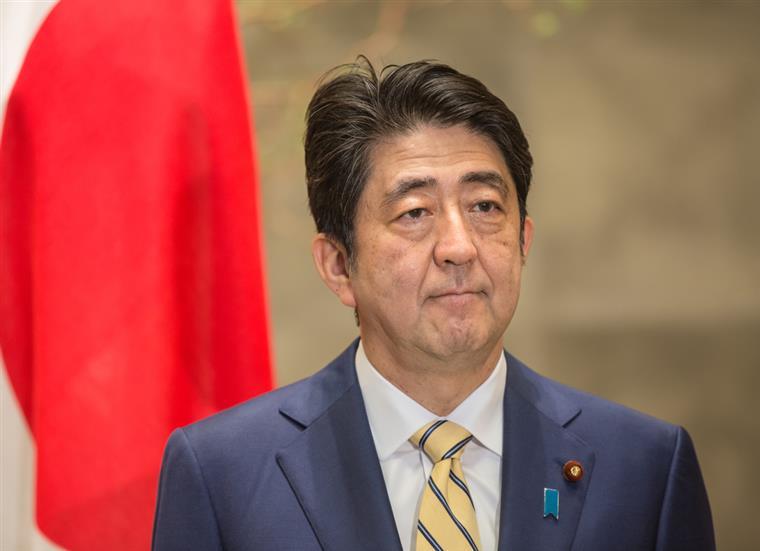 Primeiro-ministro do Japão renuncia ao cargo
