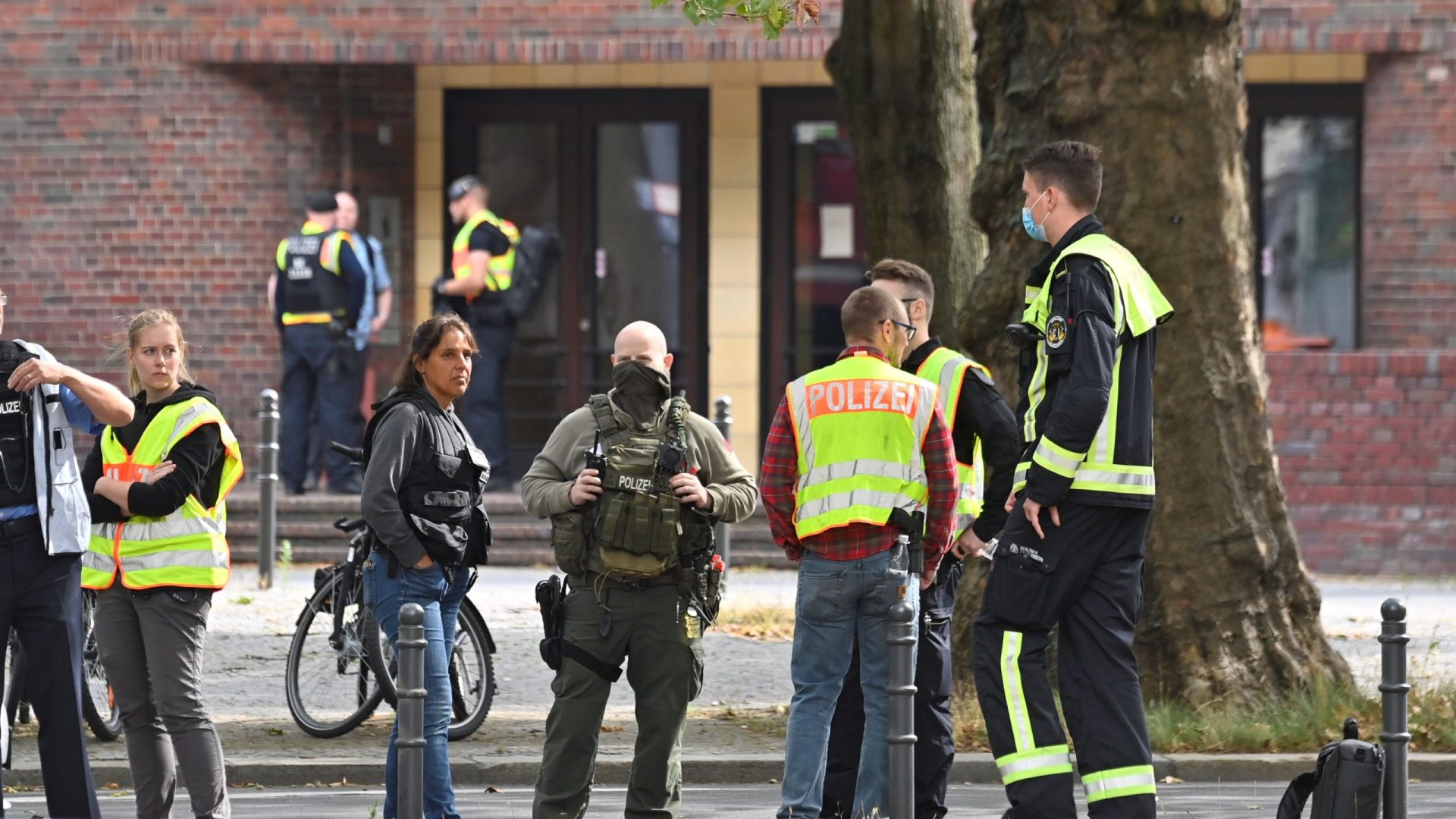 Polícia alemã assume falso alarme sobre situação em escola