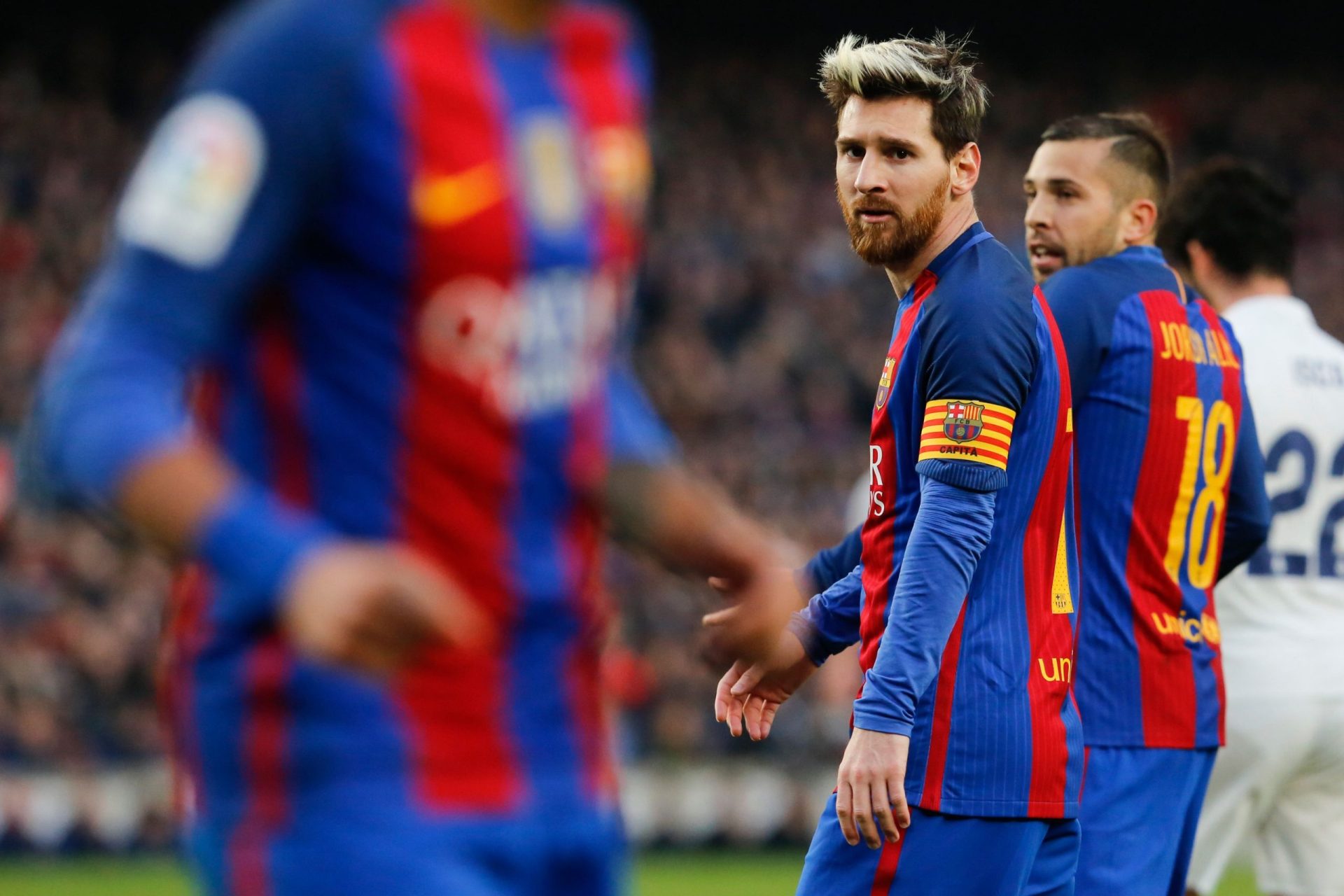Messi: Entre tantas saídas, uma é ficar