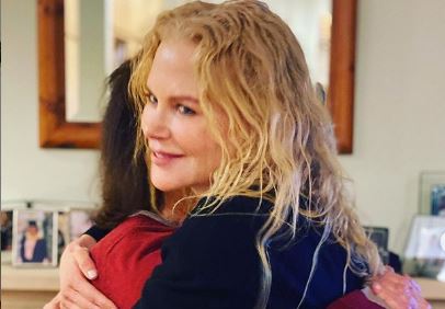 Oito meses depois, Nicole Kidman voltou a abraçar a mãe
