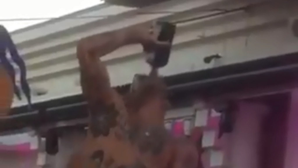 DJ cospe álcool em cima de clientes em bar da praia em Espanha | Vídeo