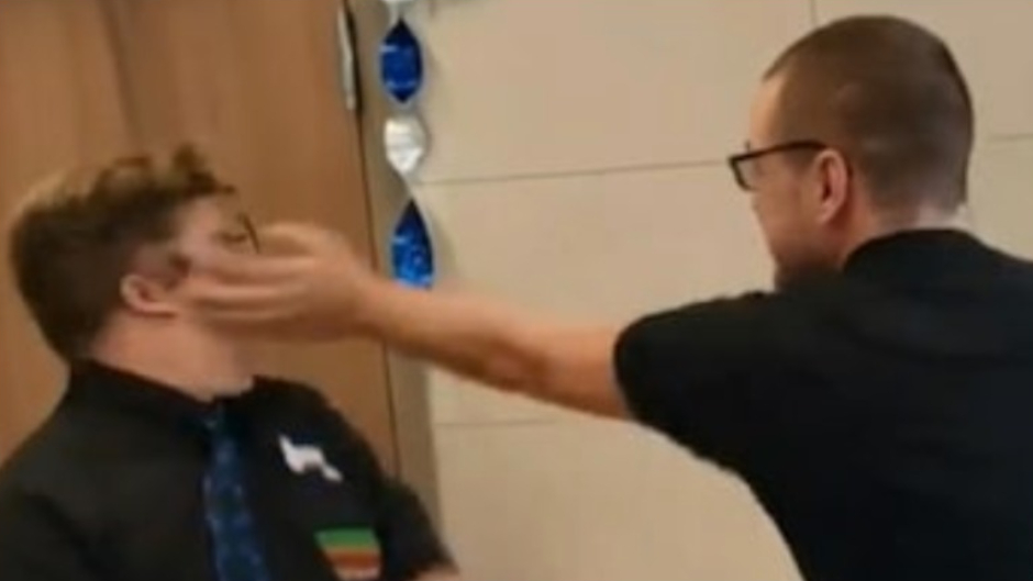 Vídeo mostra homem a discutir e a agredir funcionário do Burger King