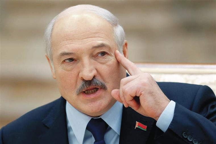 Sondagens oficiais dão reeleição de Lukashenko