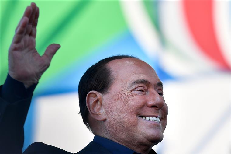 Berlusconi já recebeu alta hospitalar