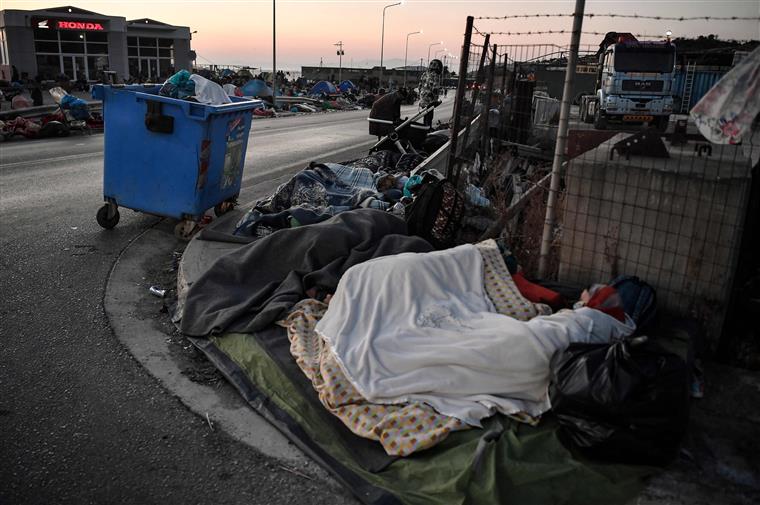 Centenas de migrantes já estão instalados em centro temporário de Lesbos