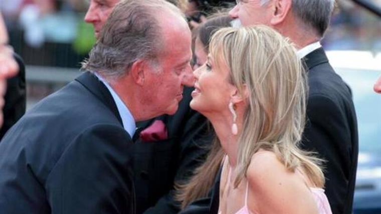 Ex-amante de Juan Carlos divulga fotografia íntima do Rei emérito