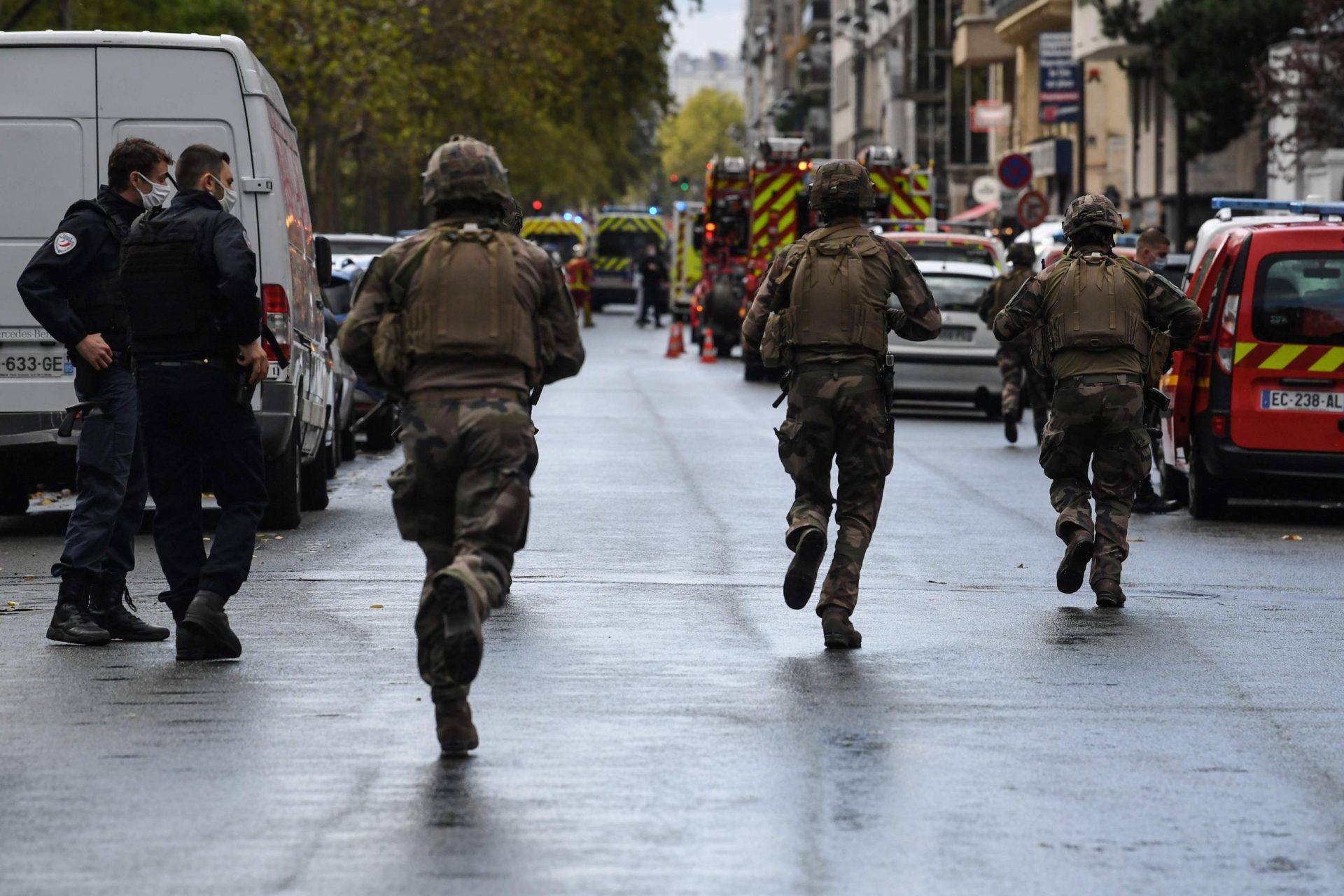 Ataque com arma branca perto da antiga sede do Charlie Hebdo em Paris