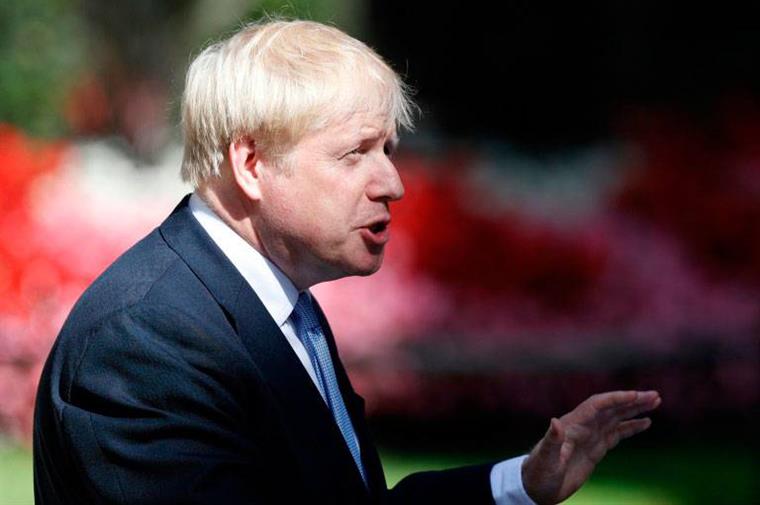 Boris Johnson pede desculpa após engano com restrições no nordeste de Inglaterra