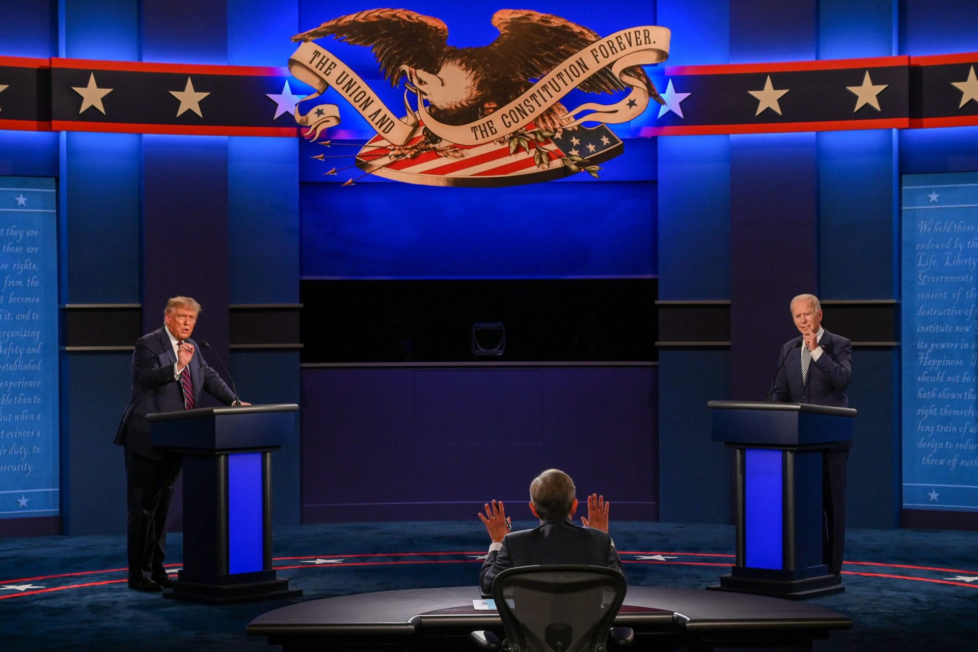 Primeiro debate presidencial dos EUA marcado por acusações e insultos