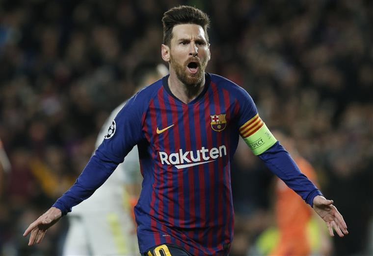 Messi revela que continua no Barcelona