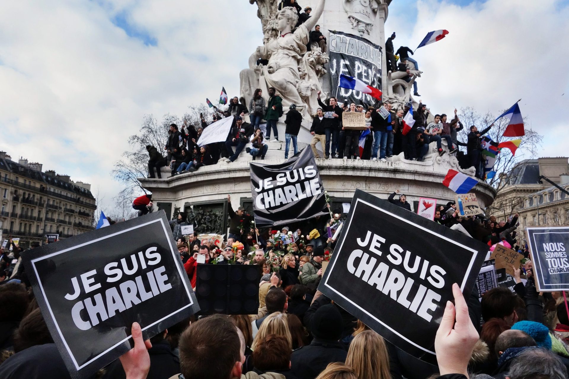 Charlie Hebdo. Um julgamento para ajustar contas com o Medo
