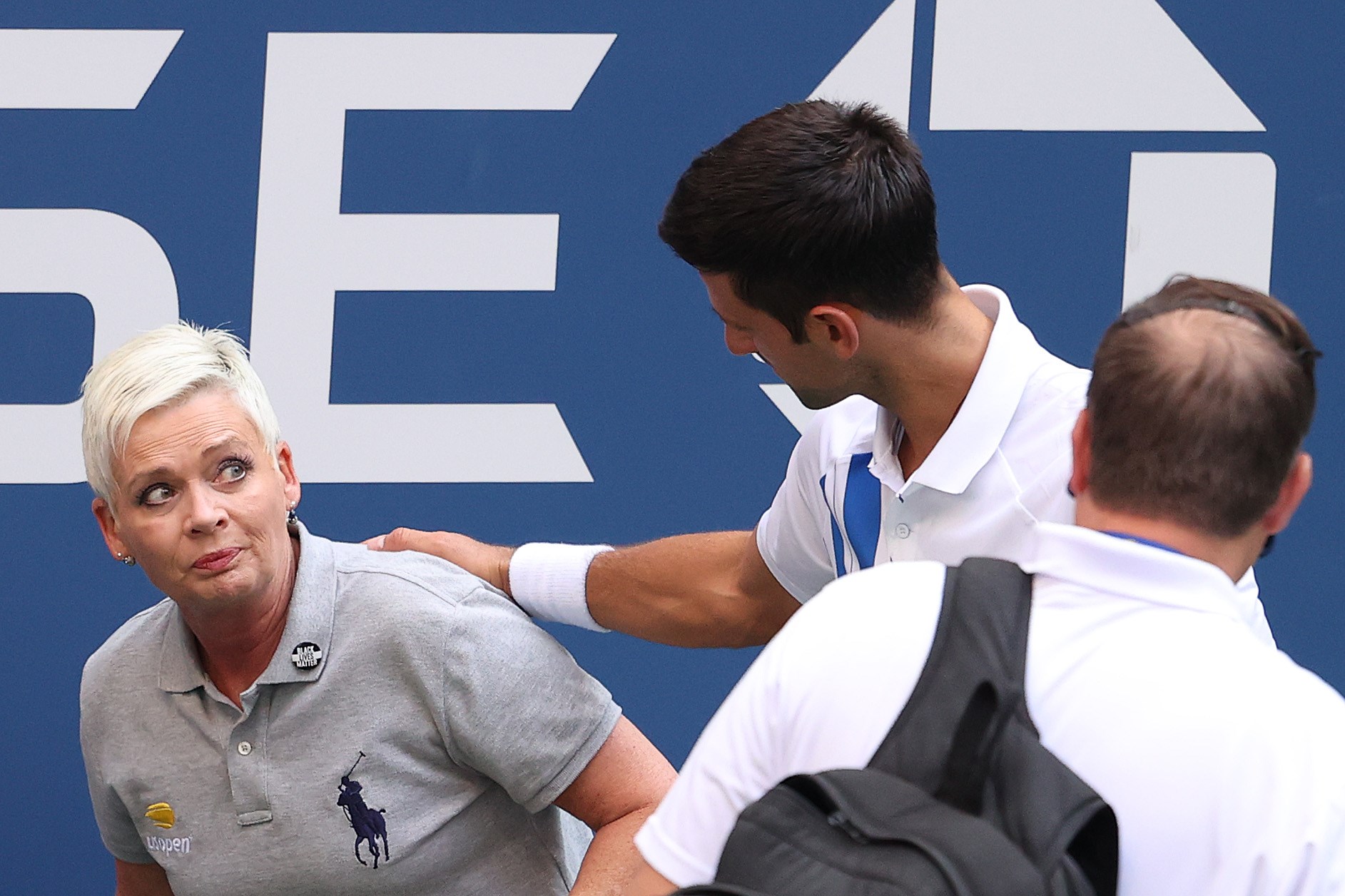 Djokovic pede desculpas pelo comportamento que o levou à desqualificação