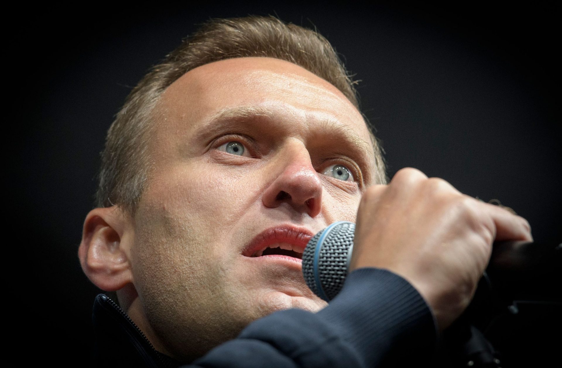 Alexei Navalny recupera do envenenamento e sai do coma
