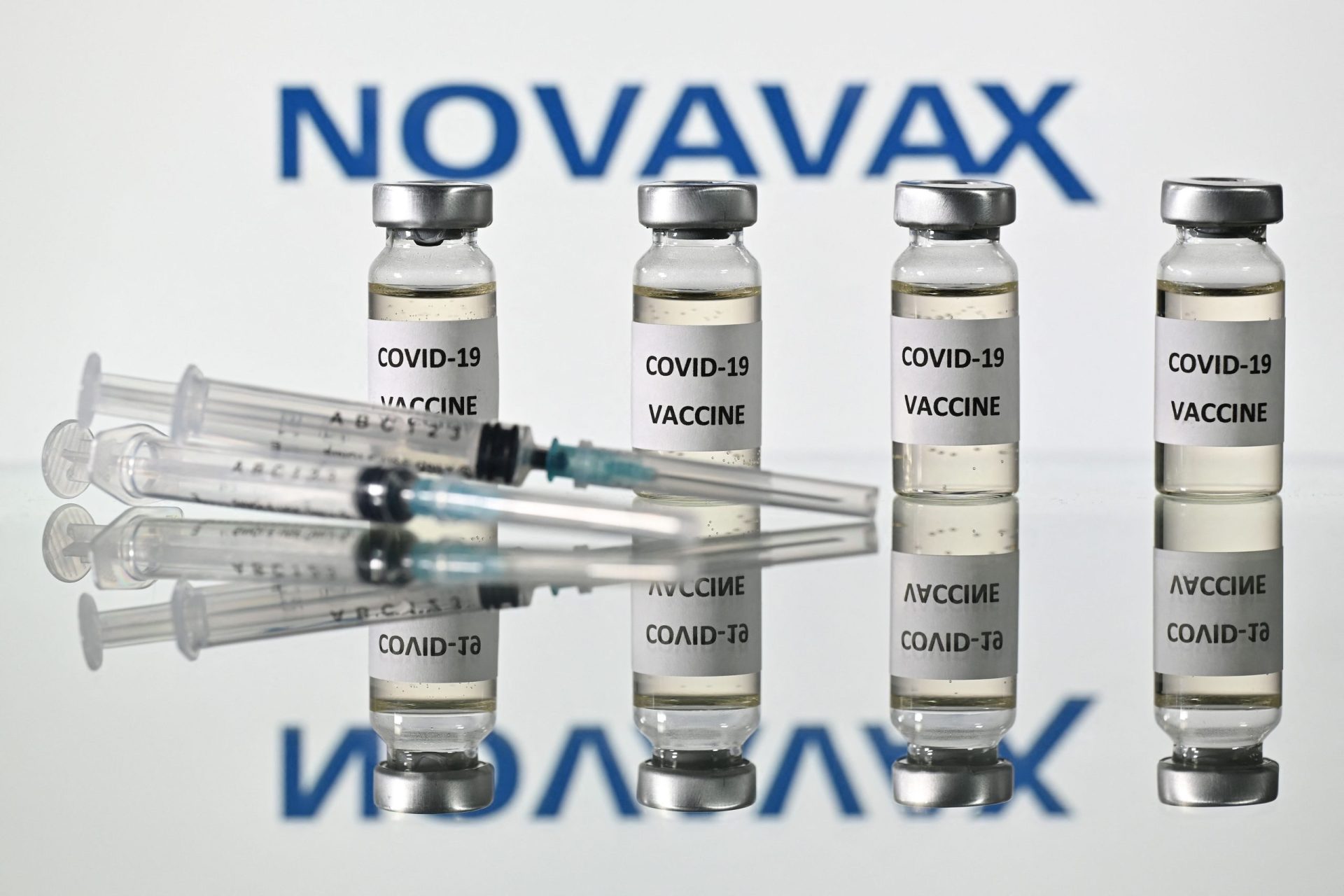 Agência Europeia do Medicamento aprova 5.ª vacina contra a covid-19