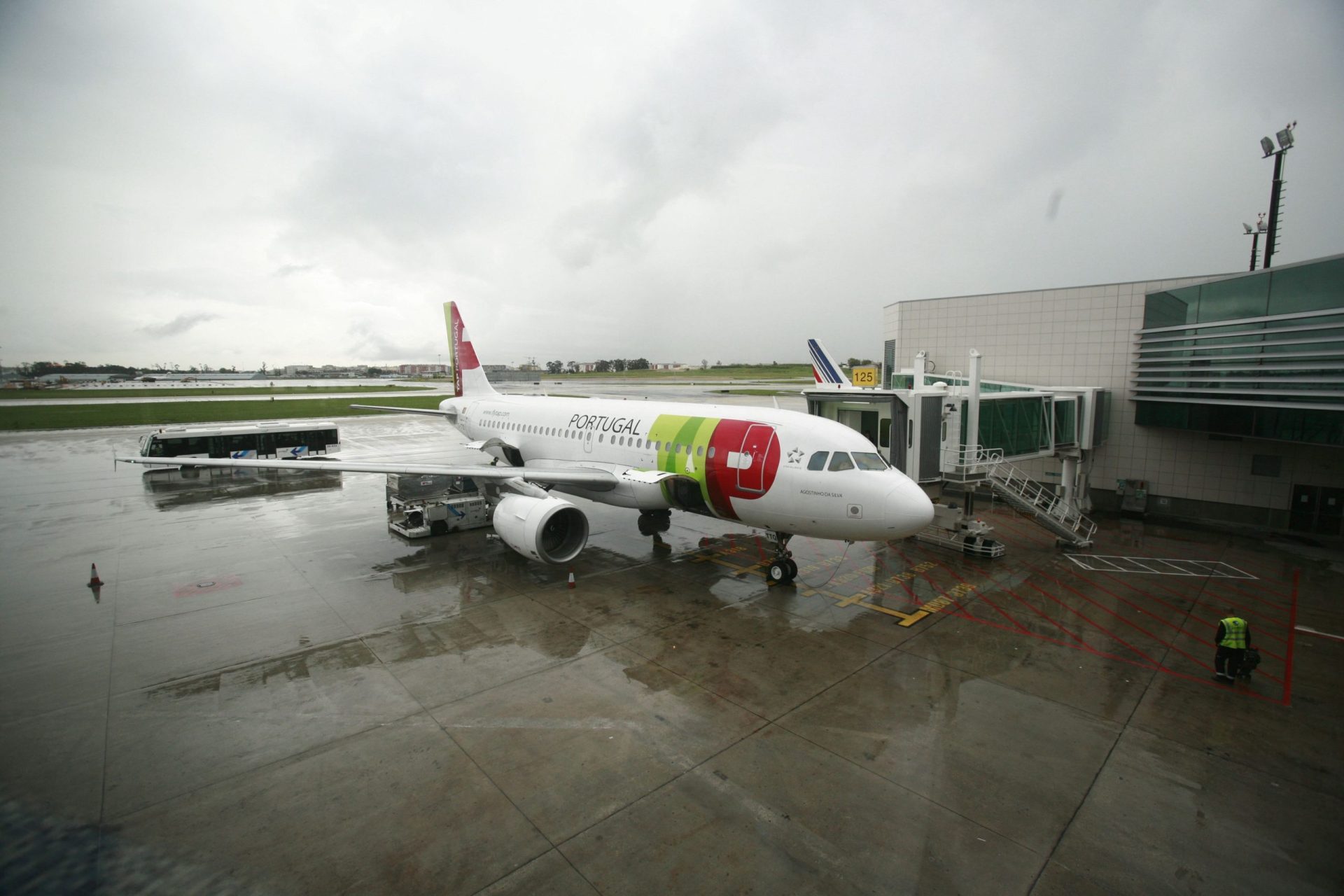 12 aviões obrigados a divergir do Aeroporto da Madeira devido ao mau tempo