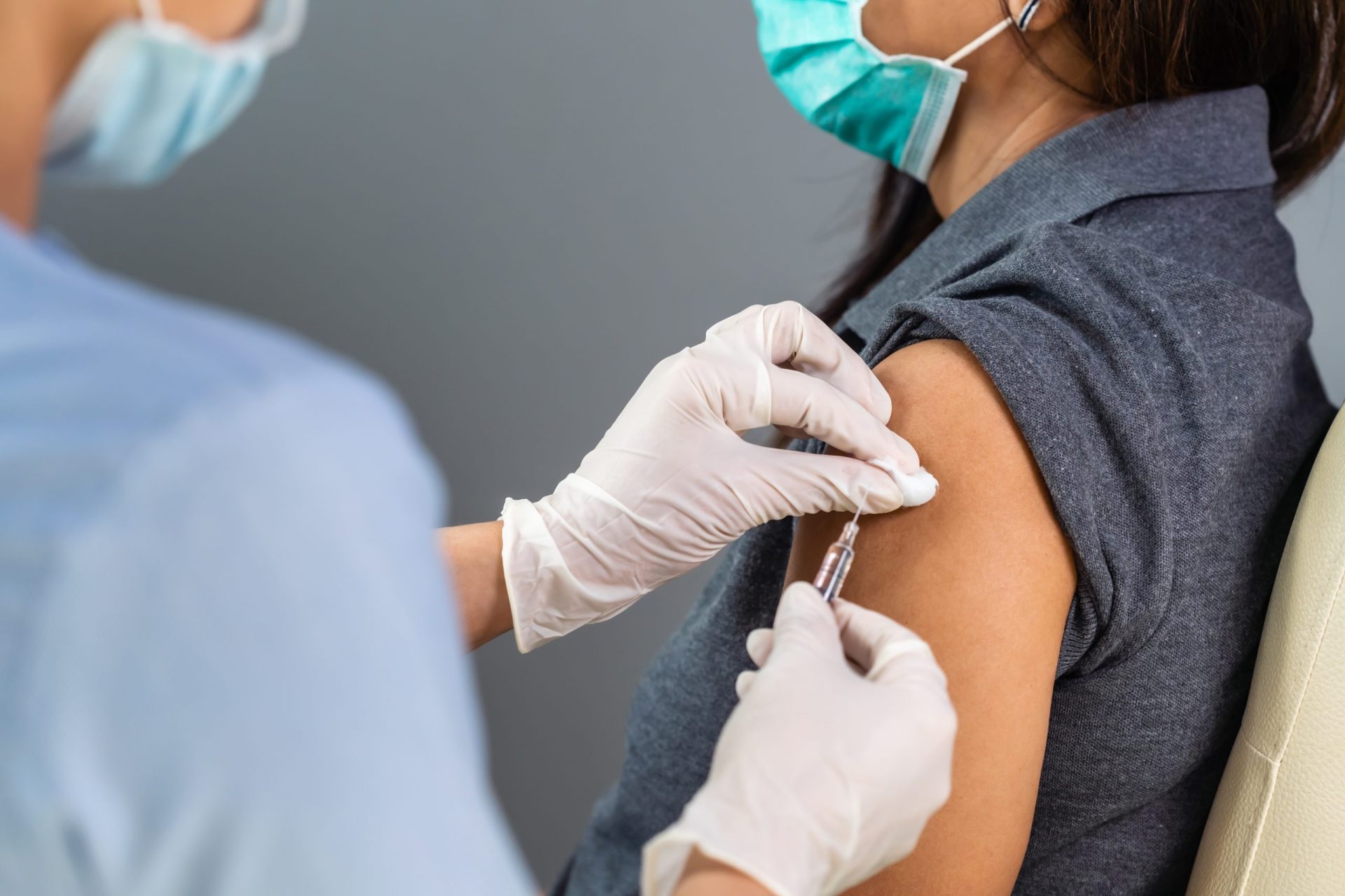 Enfermeira detida em Itália por fingir vacinar em troca de 400 euros