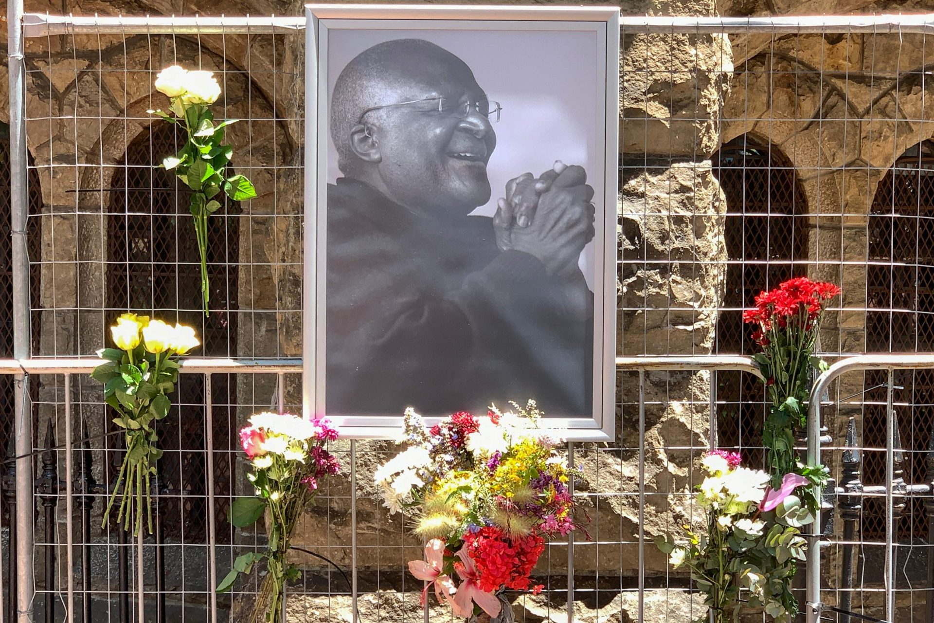 “Soube sempre pôr em prática a sua crença na igualdade dos seres humanos”. Portugal apresenta condolências pela morte de Desmond Tutu