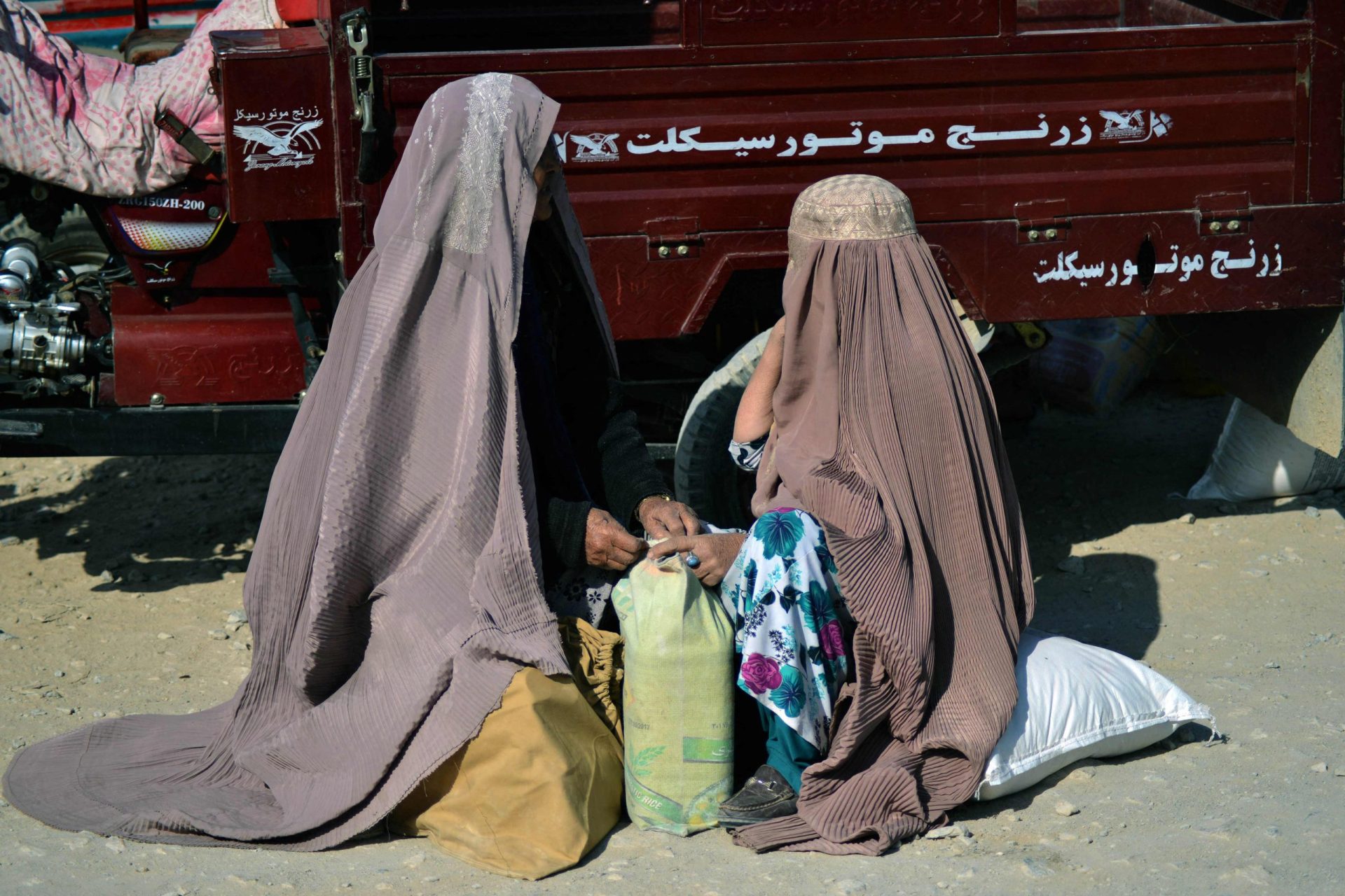 Talibã impõe cada vez mais restrições às mulheres