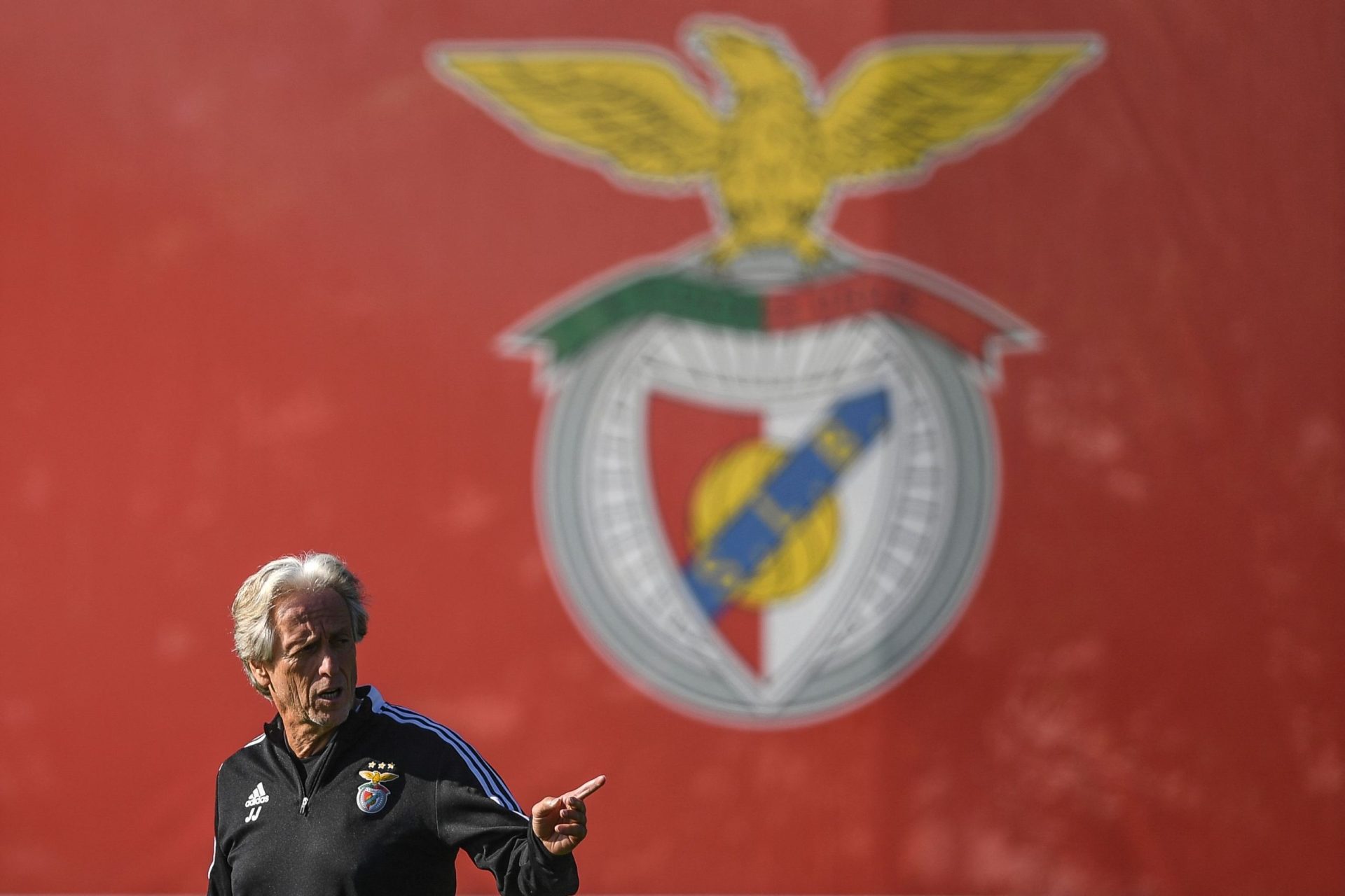 Já são conhecidos os onzes do Benfica-Sporting
