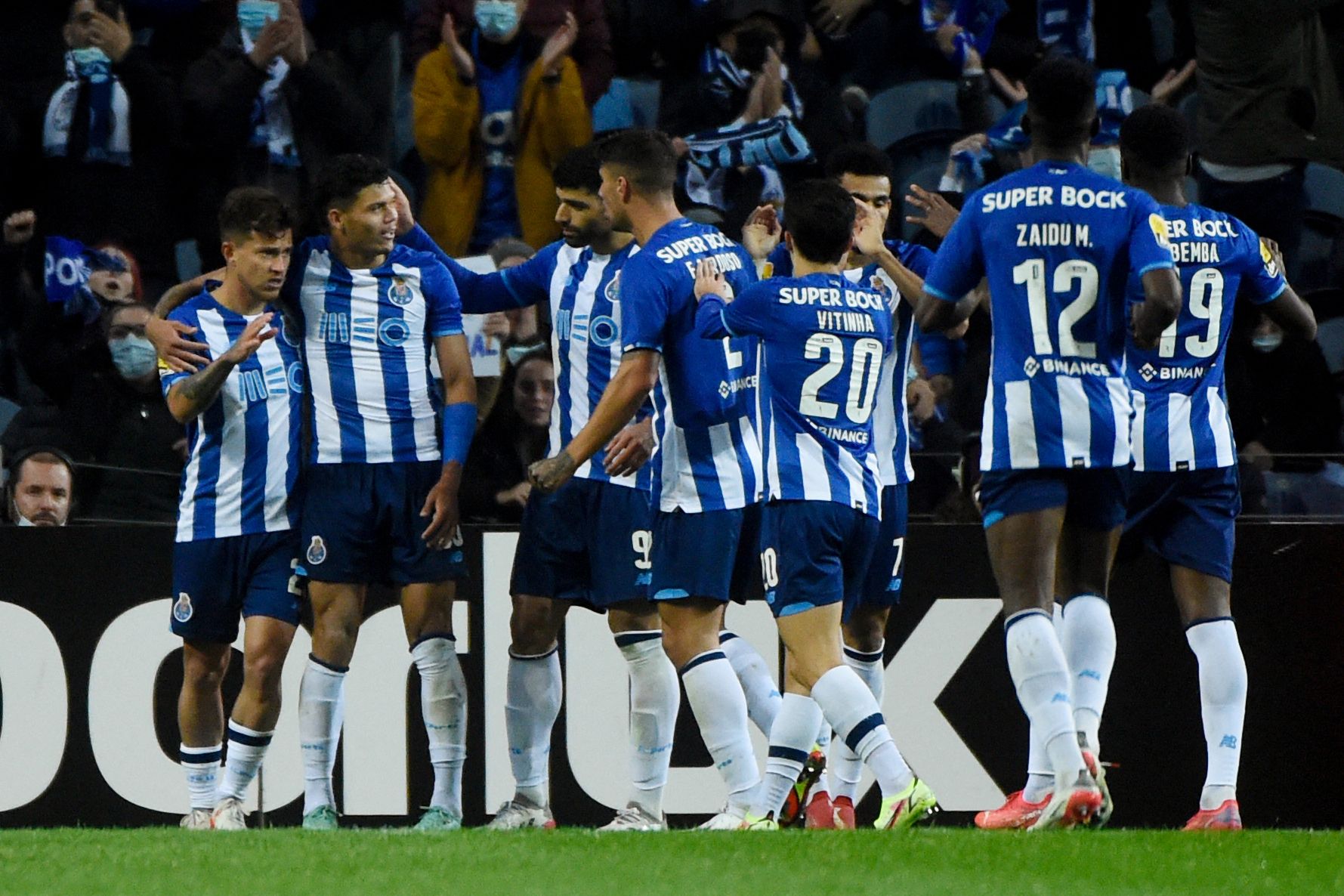 FC Porto vence Portimonense por 3-0 e mantém liderança do campeonato