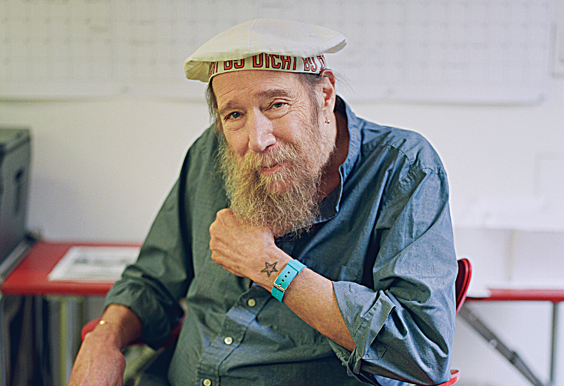 Lawrence Weiner, a Arte ficou sem palavras