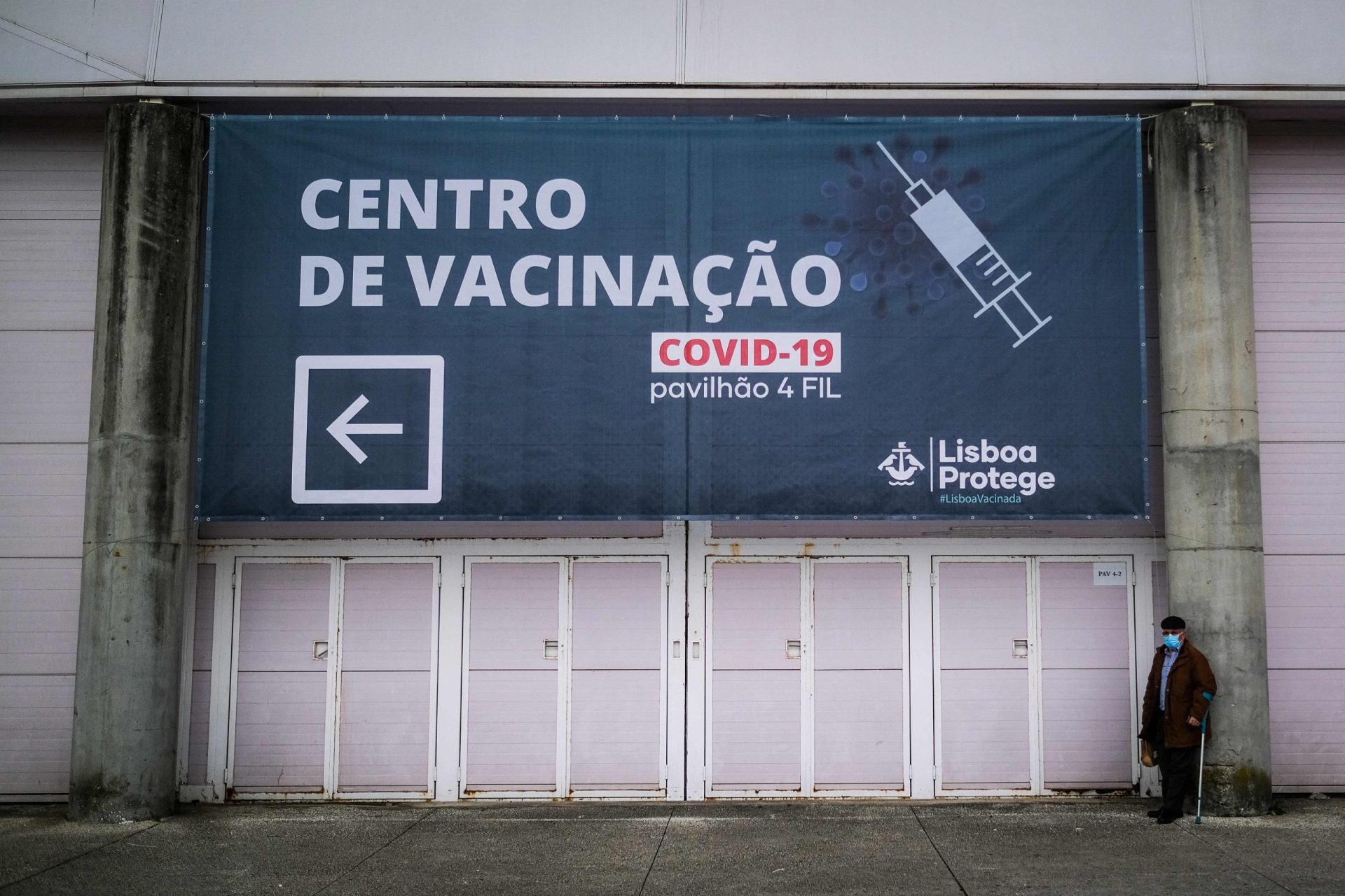 Pavilhão da FIL para vacinação contra covid-19 suspenso durante quase três horas devido à &#8220;grande afluência&#8221;
