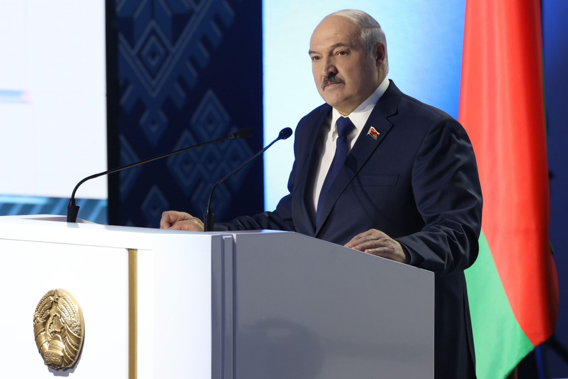Lukashenko anuncia leis contra protestos da oposição