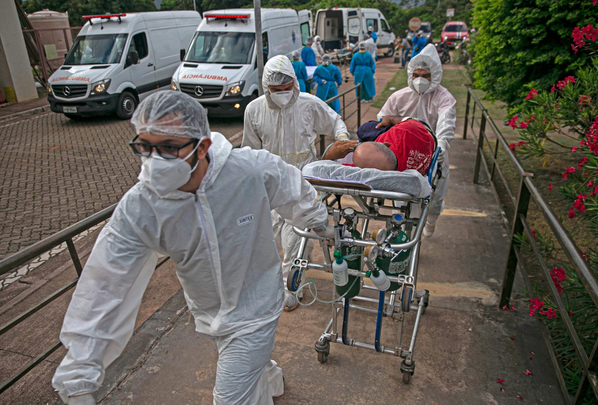 Brasil supera as 240 mil vítimas mortais por covid-19 desde o início da pandemia