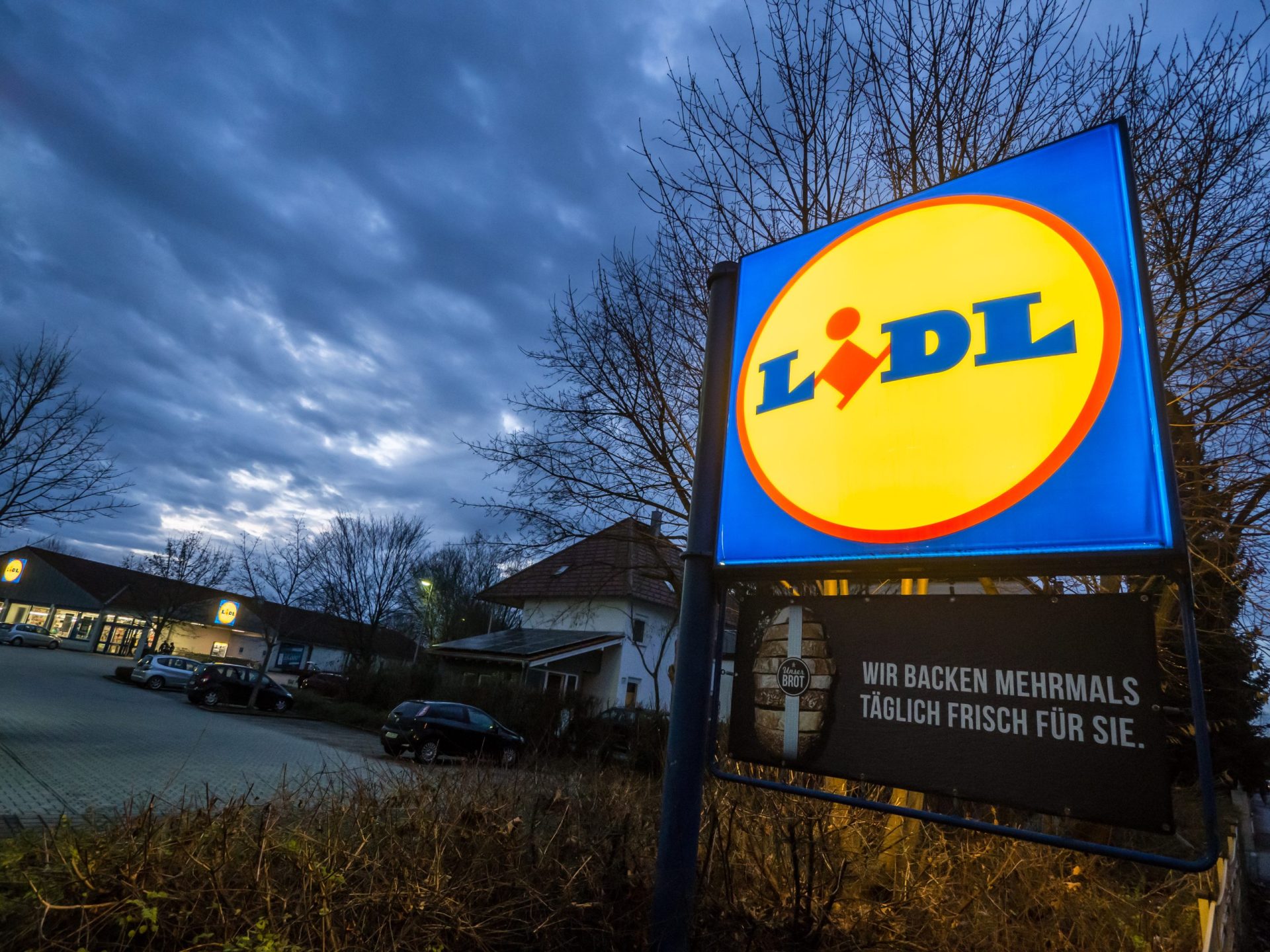 Explosão na sede da cadeia de supermercados Lidl na Alemanha faz três feridos