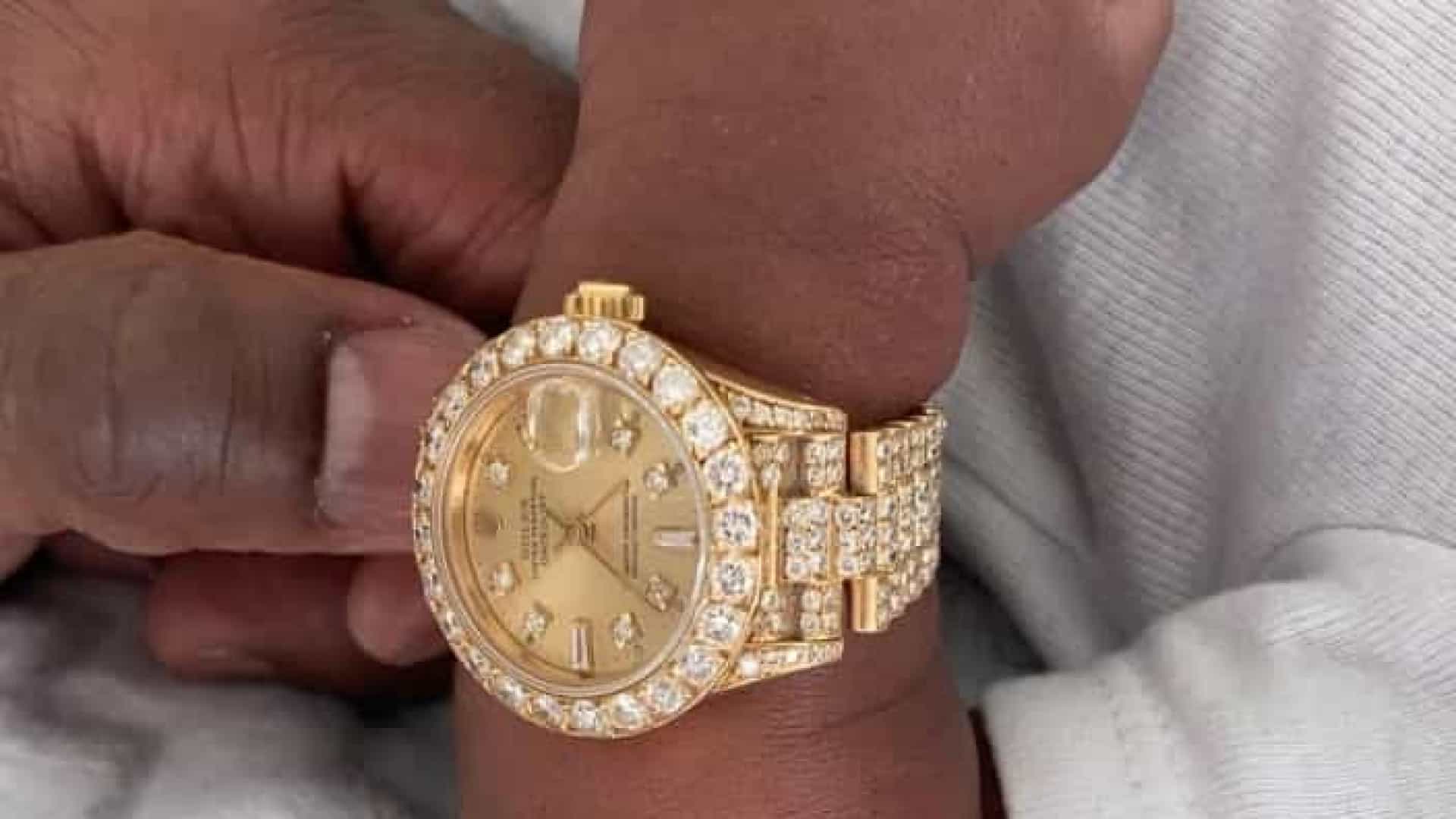 Floyd Mayweather oferece Rolex ao neto recém-nascido
