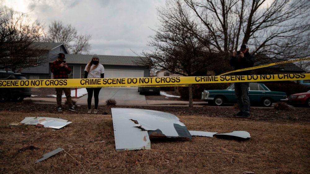 Destroços de avião comercial caem sobre zona residencial nos EUA