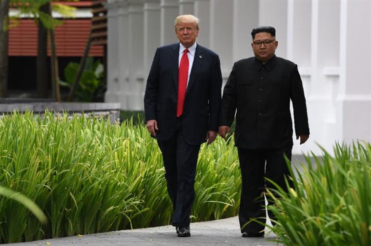 Trump quis dar boleia a Kim Jong-un no avião presidencial norte-americano