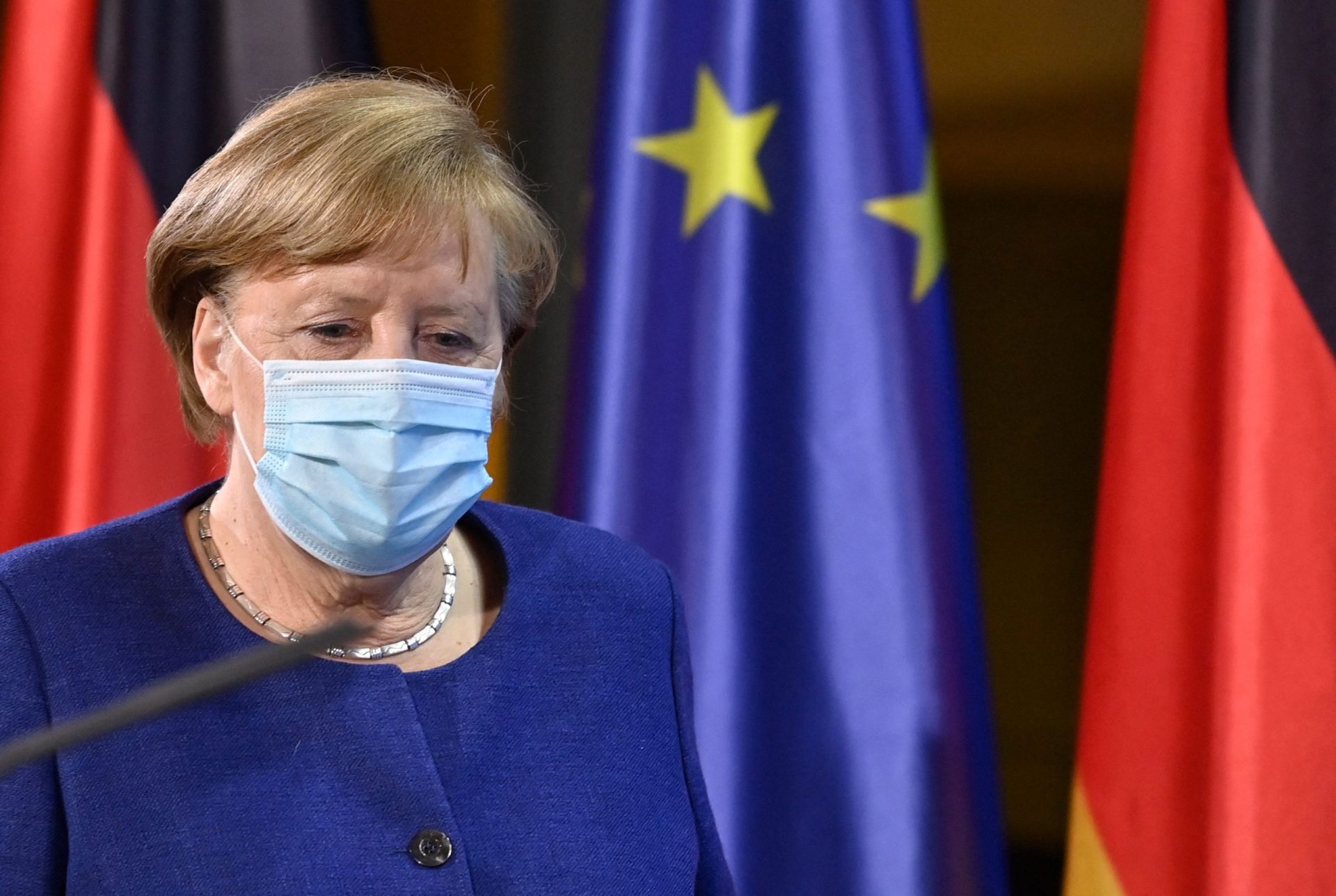 Merkel admite que União Europeia vai ter passaporte de vacinação Covid-19 “até ao verão”